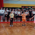 Występ taneczny uczniów klas trzecich