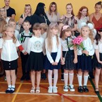 Uczniowie klasy 1 A podczas inauguracji roku szkolnego