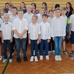 Uczniowie klasy 4 A podczas inauguracji roku szkolnego