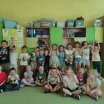 Zdjęcie grupowe dzieci z grupy Żabki