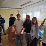 Wolontariusze- Alan_ Nikola i Daria oraz panowie z Fundacji.jpg