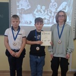 Uczniowie klasy piątej B nagrodzeni medalami i dyplomem