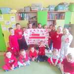 Zdjęcie grupowe dzieci z grupy Żabki 