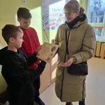 Przekazanie podziękowań uczniom za udział w zbiórce