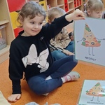 Dziewczynka z ilustracją pizzy