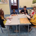 Uczniowie klasy 5A przygotowują makietę historyczną