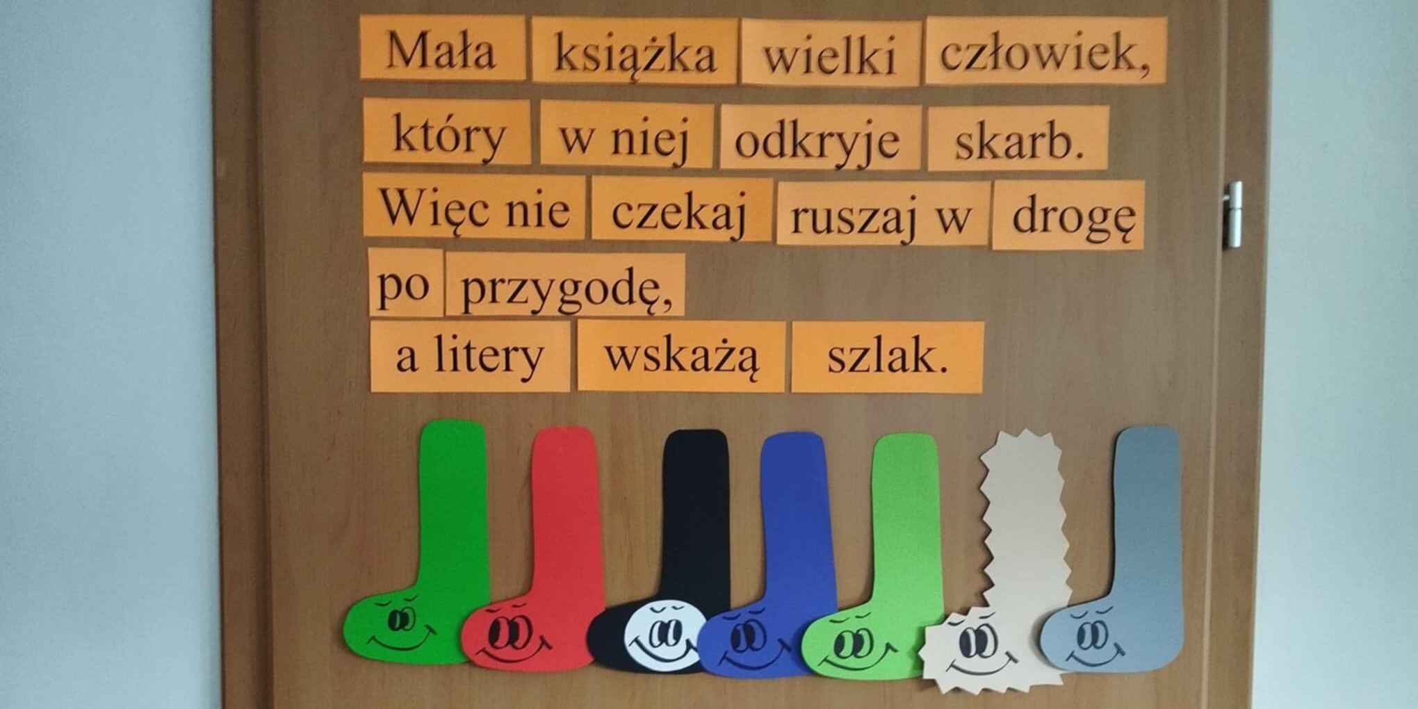 Pasowanie uczniów klas I na czytelników szkolnej biblioteki