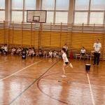 Dziewczynki podczas konkurencji sportowej