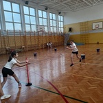 Dziewczynki podczas konkurencji sportowej