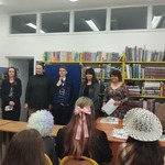 Uczeń klasy 8 A podczas wręczania nagród