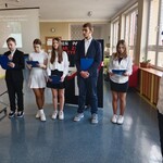 Uczniowie z klasy 7 A recytują wiersze