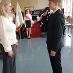 Przewodniczący Samorządu Uczniowskiego melduje gotowość szkoły do apelu