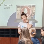 Prowadząca podczas zajęć profilaktycznych