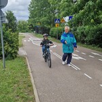 Rowerzysta zdaje egzamin praktyczny na kartę rowerową