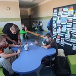 Quiz językowy. Uczeń sprawdza swoją wiedzę z języka angielskiego