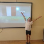 Uczniowie witają się po włosku