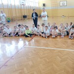 Dzieci z klas 1 - 3  z wychowawczyniami podczas Dnia Sportu
