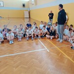 Dzieci z klas 1 - 3 przygotowane do Dnia Sportu 