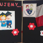 Tablica z dekoracją i napisem Ślubujemy-
