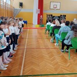 Społeczność szkolna podczas akademii