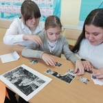 5a układa puzzle.jpg