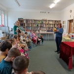 
Pani bibliotekarka opowiada o misiach- bohaterach książek