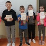 klasa 2b- nagrodzeni uczniowie.jpg