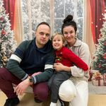 Rodzina pozuje do zdjęcia